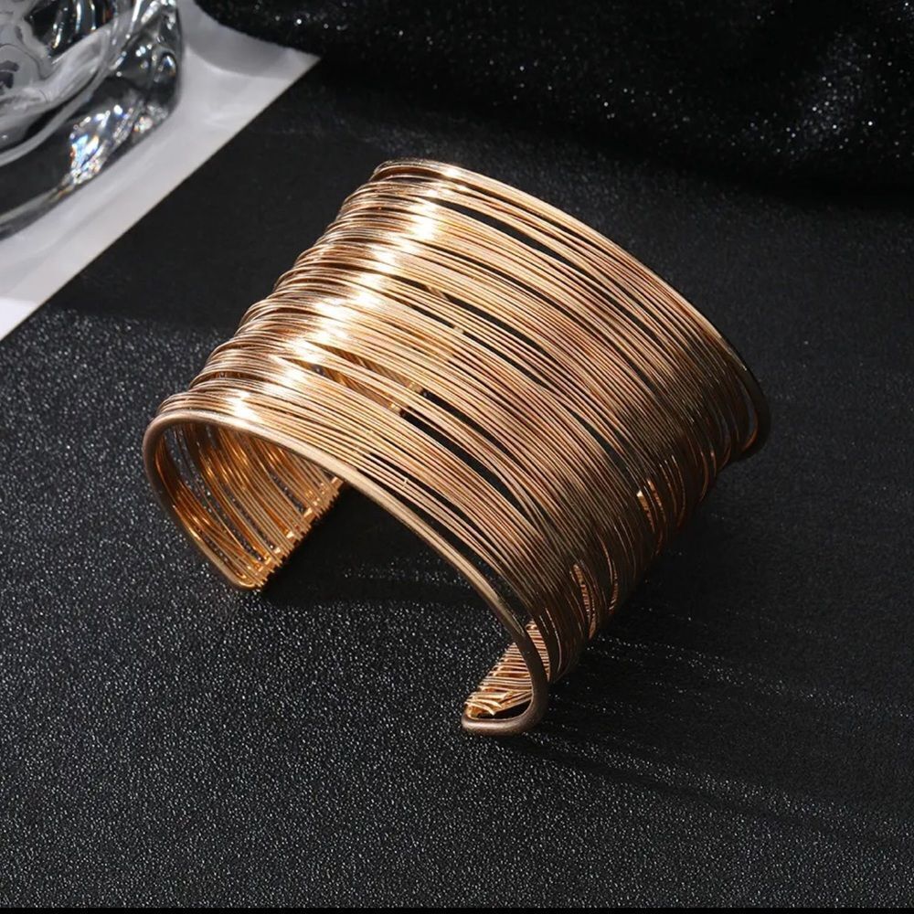 POSH SHOW ITEM - Picture 2 of 3